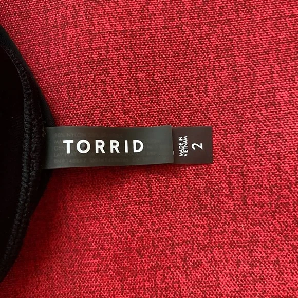 Torrid 2 pc swim suit Sz 2 - Picture 6 of 10